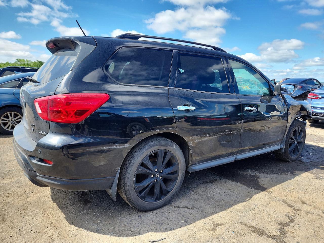 2018 NISSAN PATHFINDER SL — Фото 3 из 13