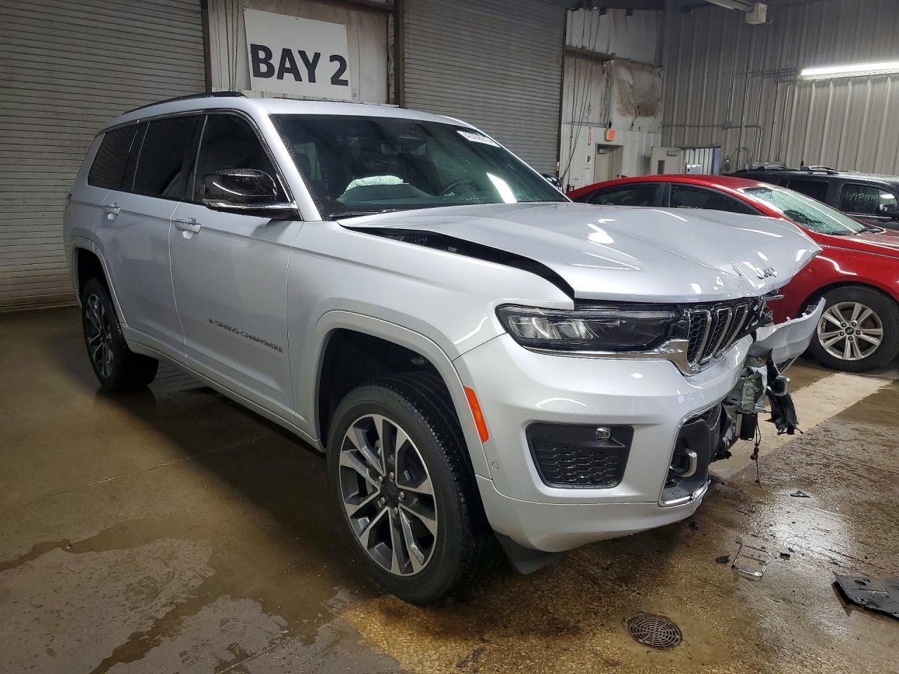 2023 JEEP GRAND CHEROKEE L OVERLAND — Фото 4 из 13