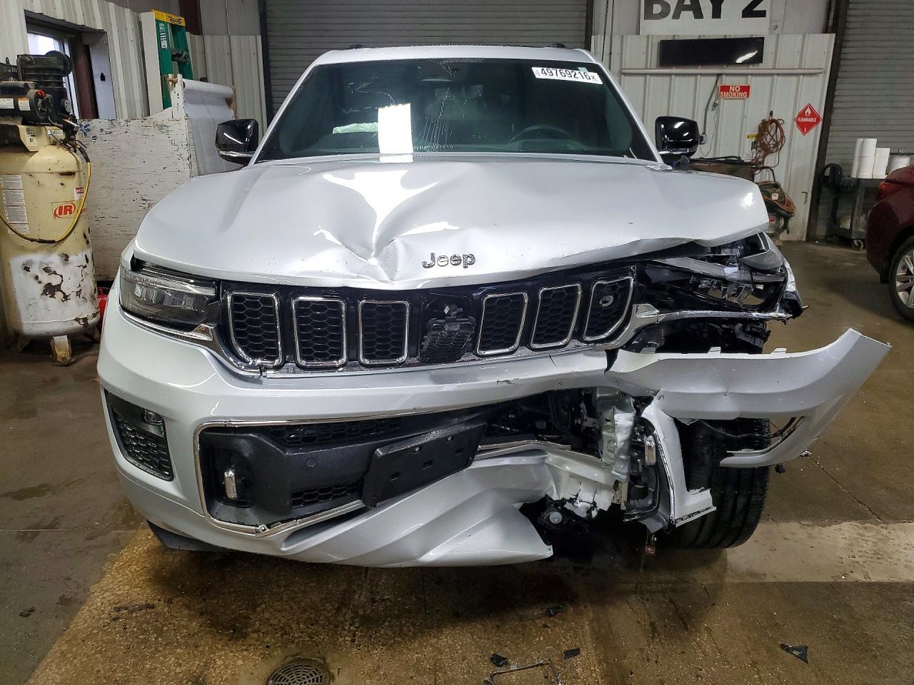 2023 JEEP GRAND CHEROKEE L OVERLAND — Фото 5 из 13