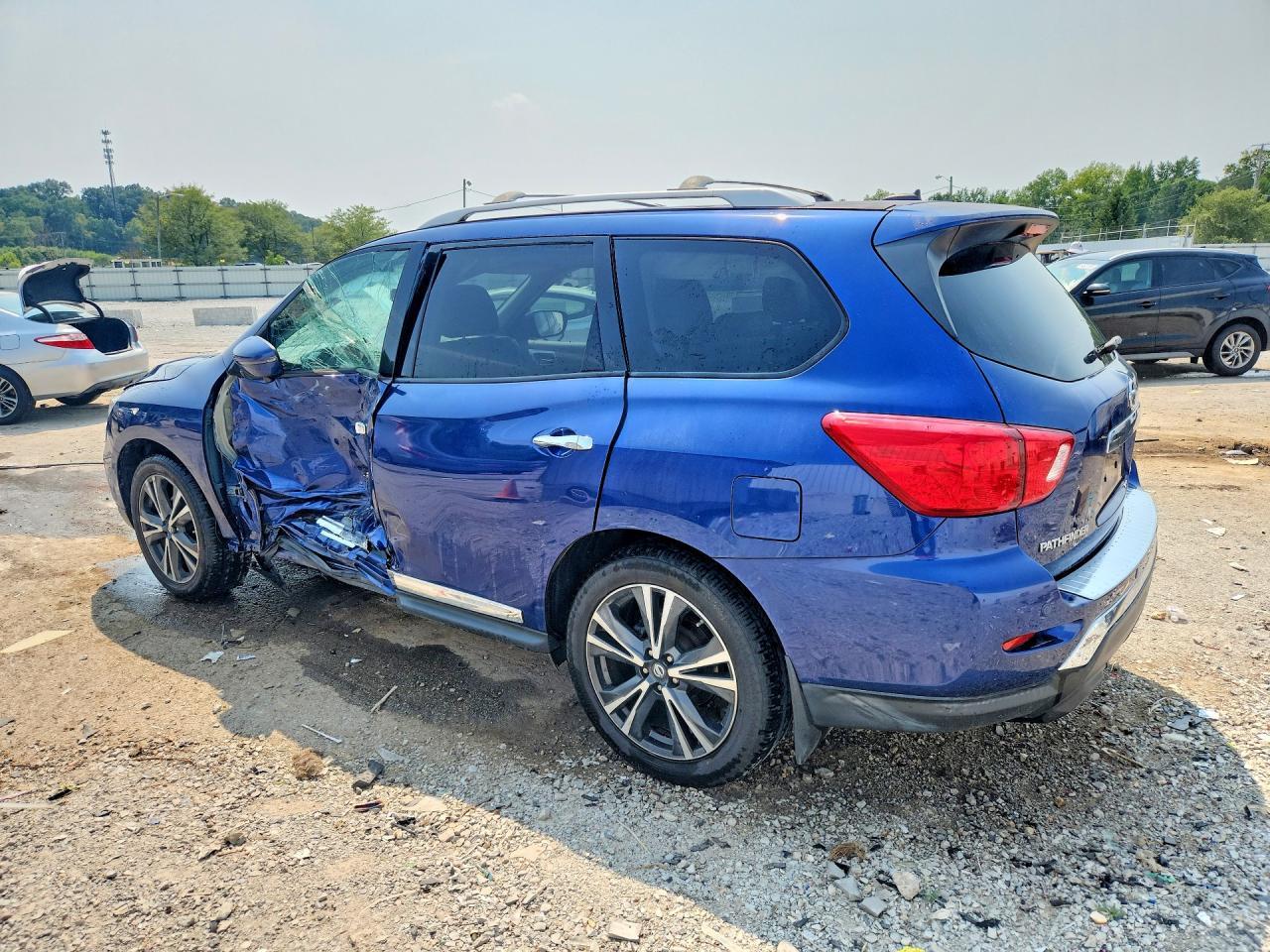 2018 NISSAN PATHFINDER S — Фото 2 из 13