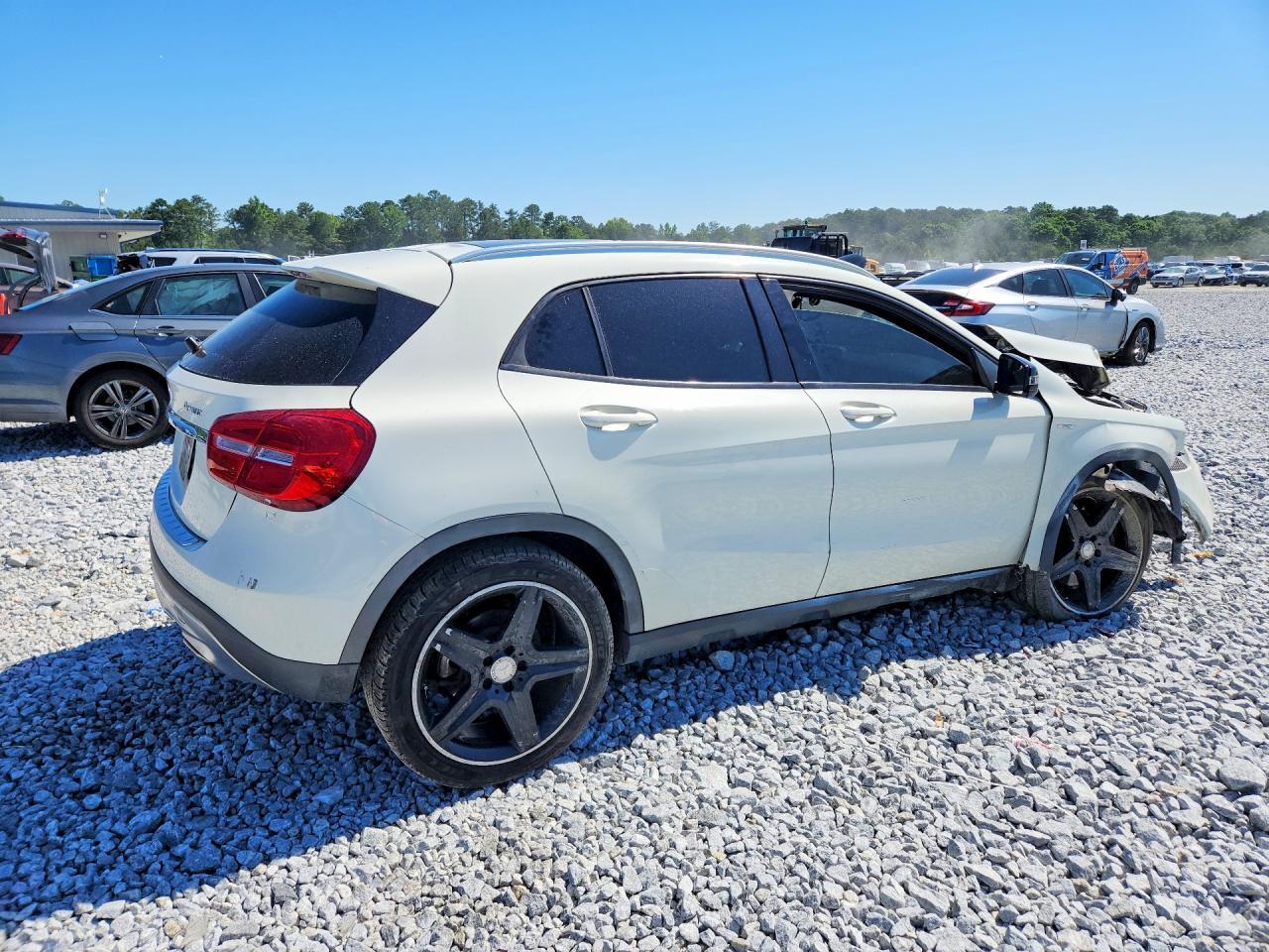 2015 MERCEDES-BENZ GLA 250 4MATIC — Фото 3 из 13