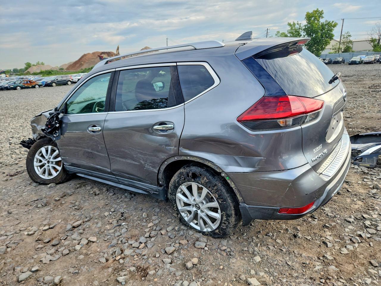 2018 NISSAN ROGUE SV — Фото 2 из 13