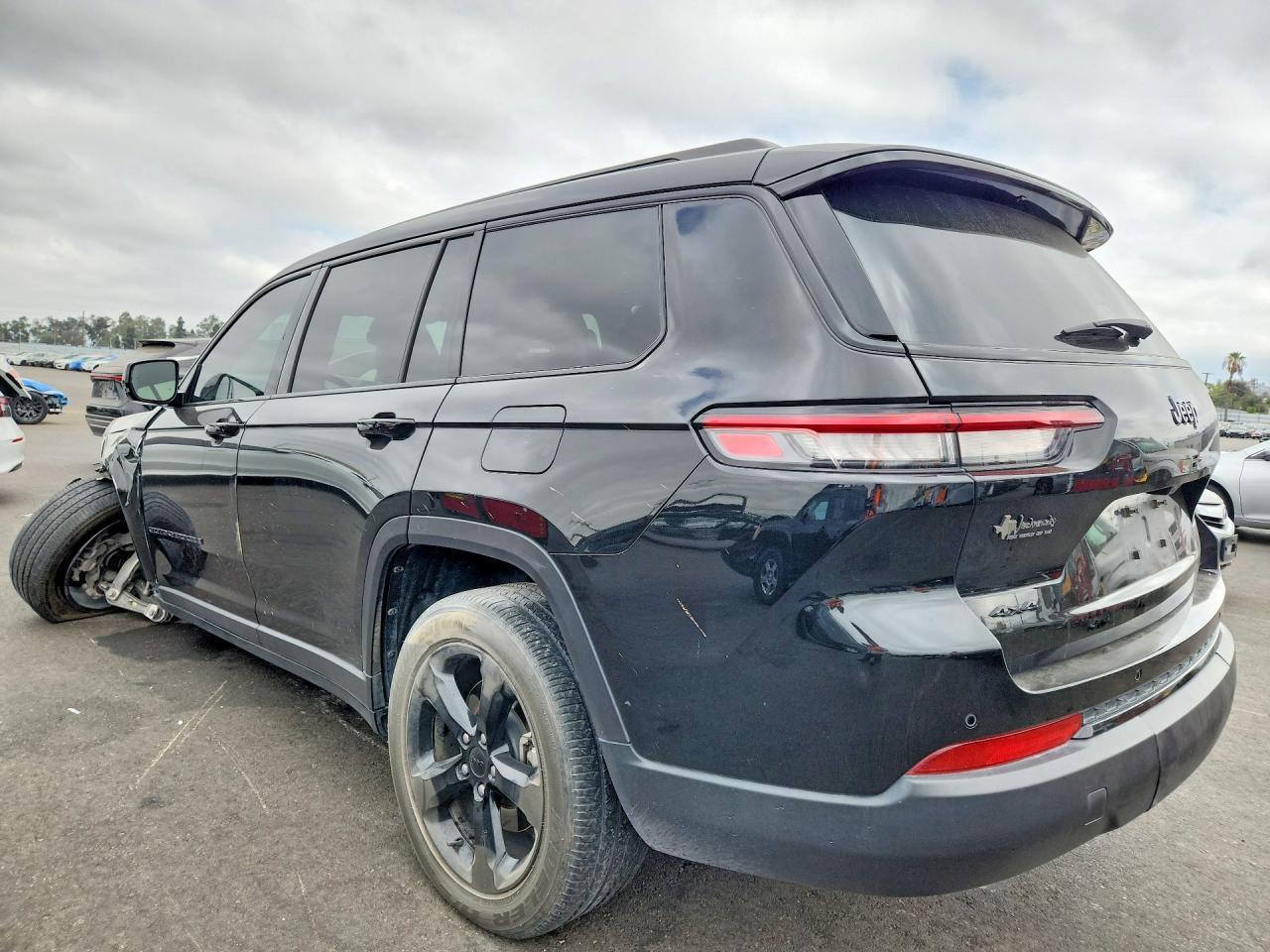 2023 JEEP GRAND CHEROKEE L LAREDO — Фото 2 из 13