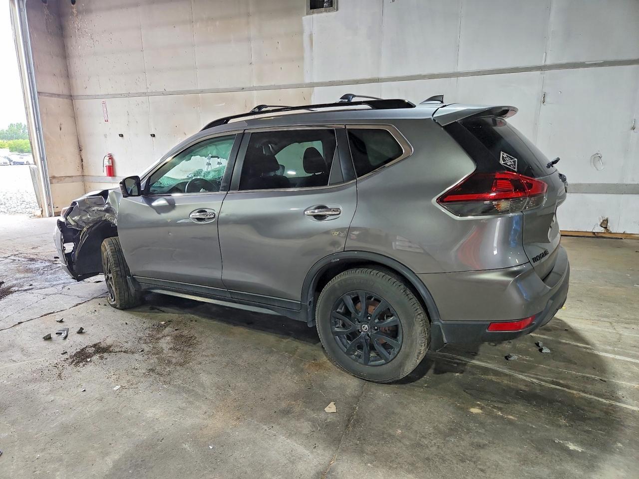 2018 NISSAN ROGUE SV — Фото 2 из 12