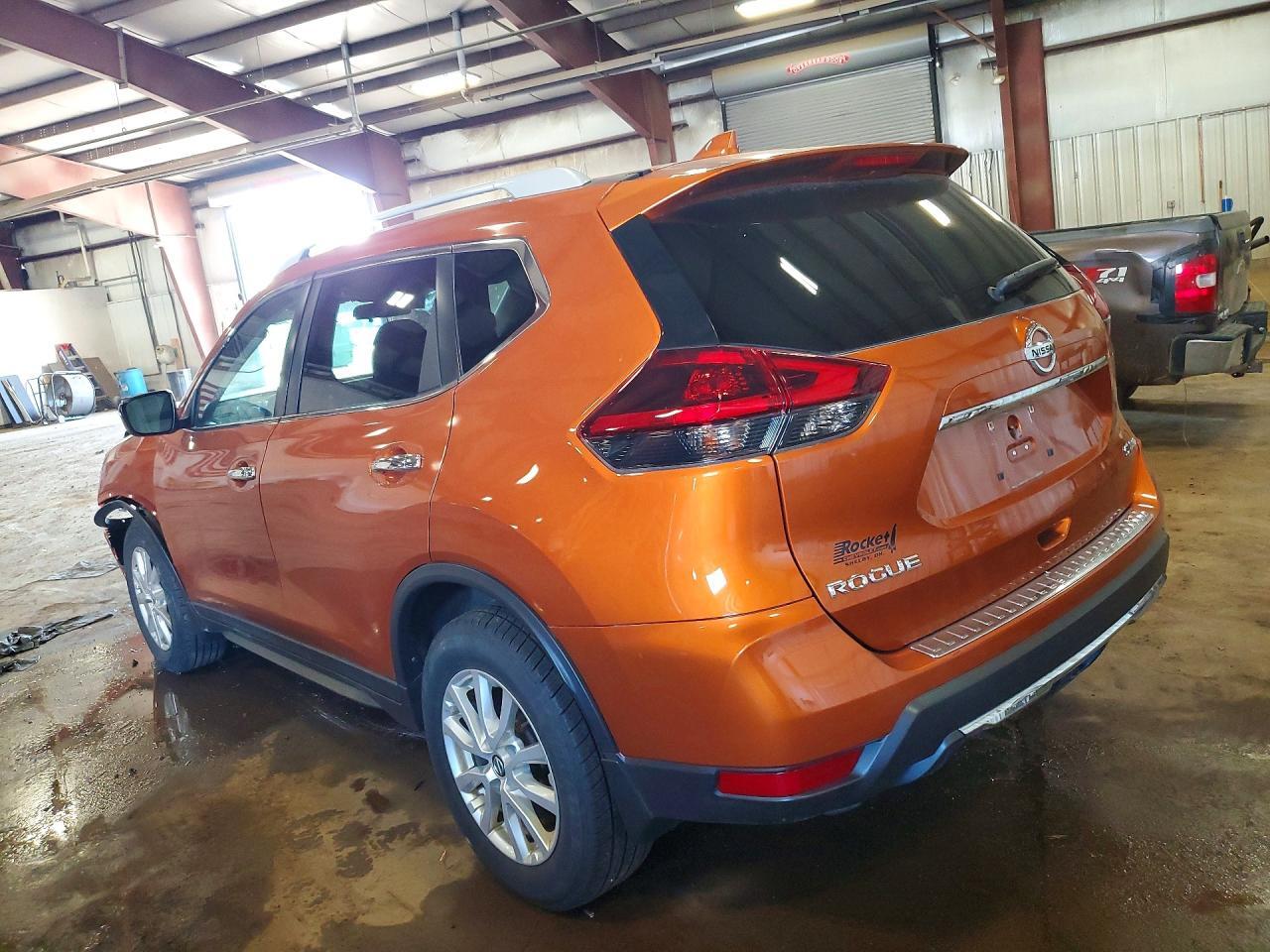 2018 NISSAN ROGUE SV — Фото 2 из 12