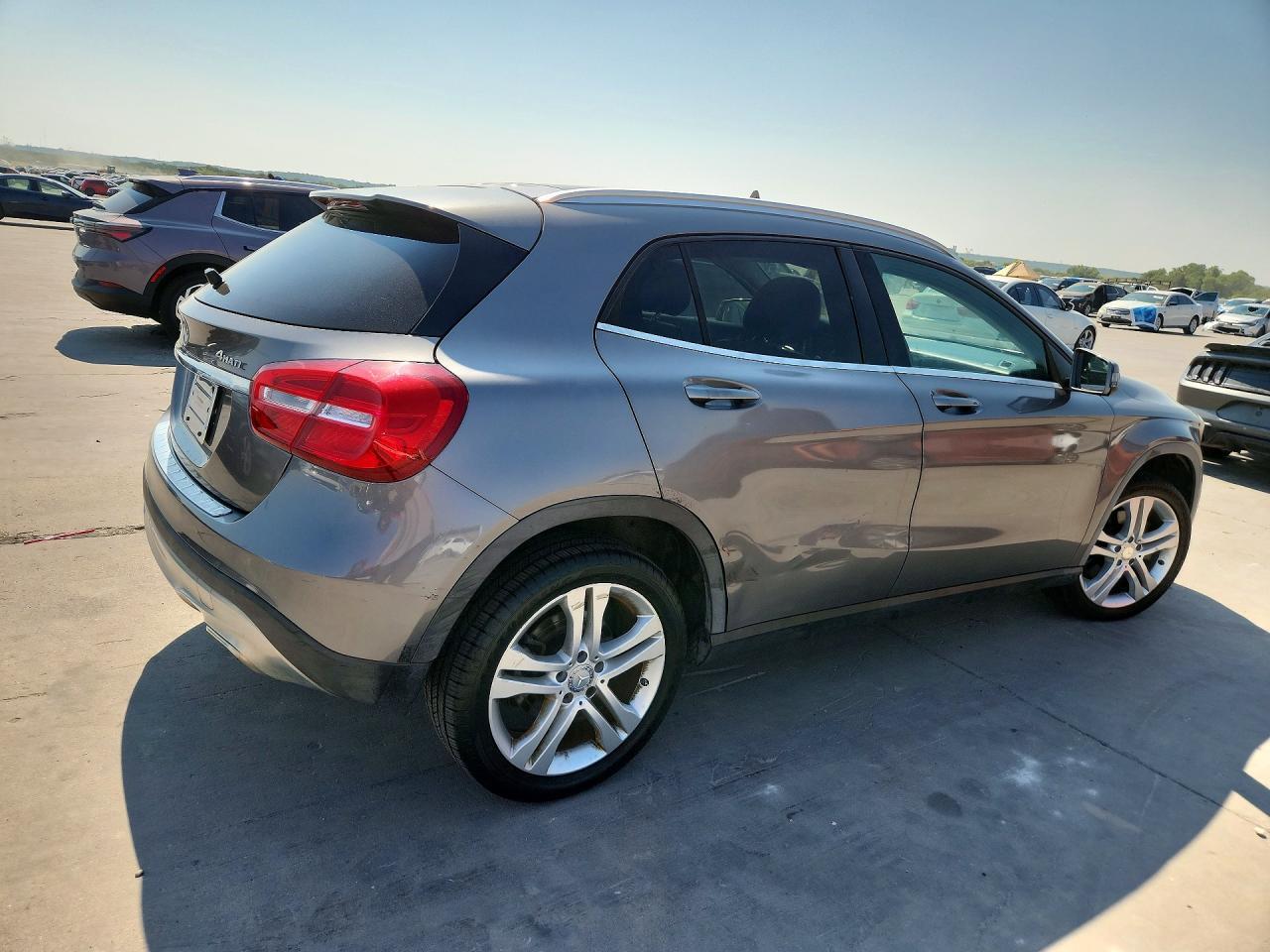 2015 MERCEDES-BENZ GLA 250 4MATIC — Фото 3 из 12