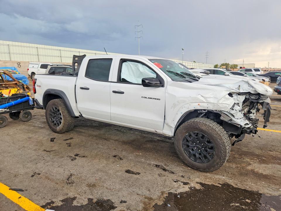 2024 CHEVROLET COLORADO TRAIL BOSS — Фото 4 из 12