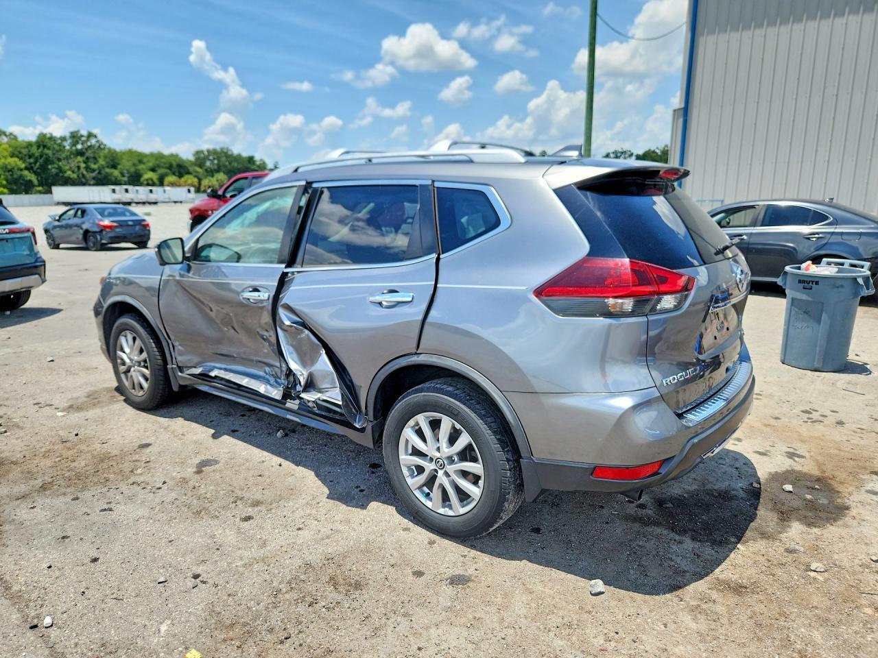 2018 NISSAN ROGUE SV — Фото 2 из 13
