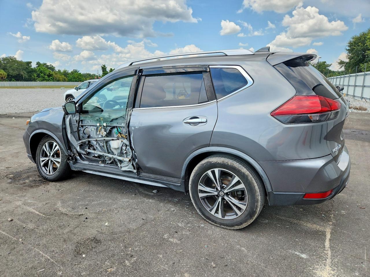 2018 NISSAN ROGUE SL — Фото 2 из 13