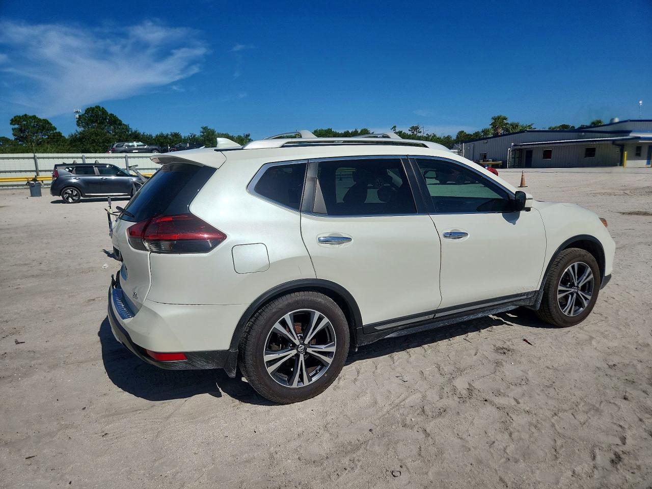2018 NISSAN ROGUE SL — Фото 3 из 14