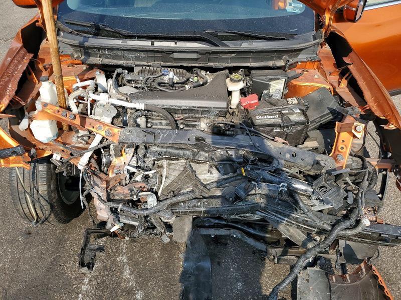 JN8AT2MVXJW328672 2018 NISSAN ROGUE photo no. 11