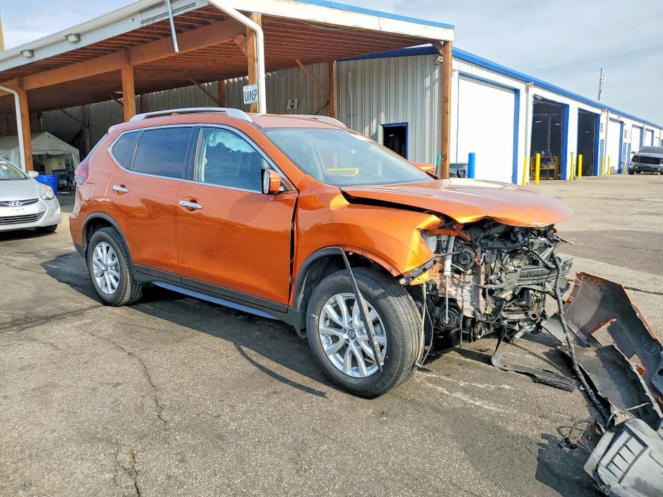 JN8AT2MVXJW328672 2018 NISSAN ROGUE photo no. 4