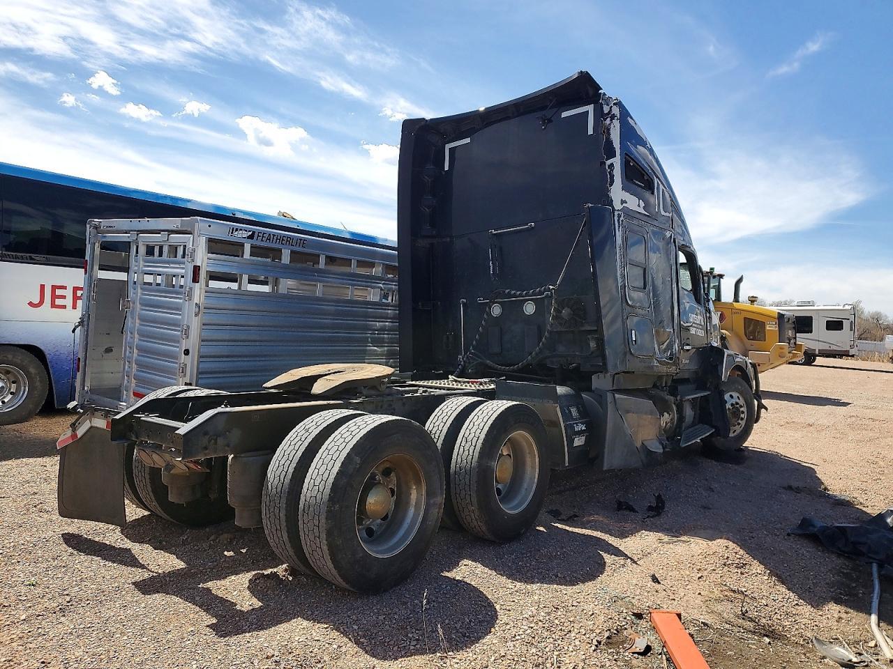 2023 KENWORTH T680 SEMI TRUCK — Фото 4 из 10