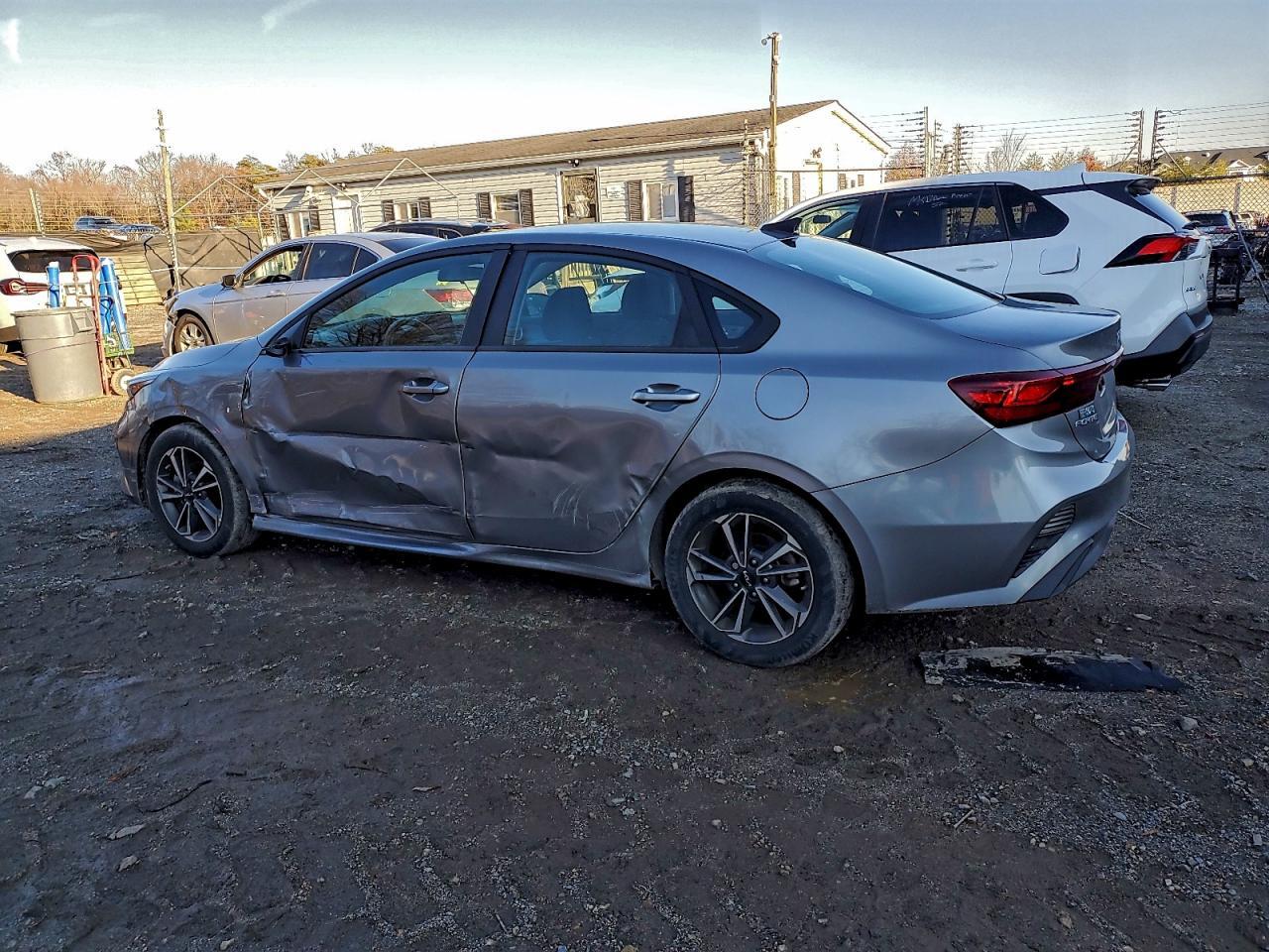 2023 KIA FORTE LXS — Фото 2 из 12