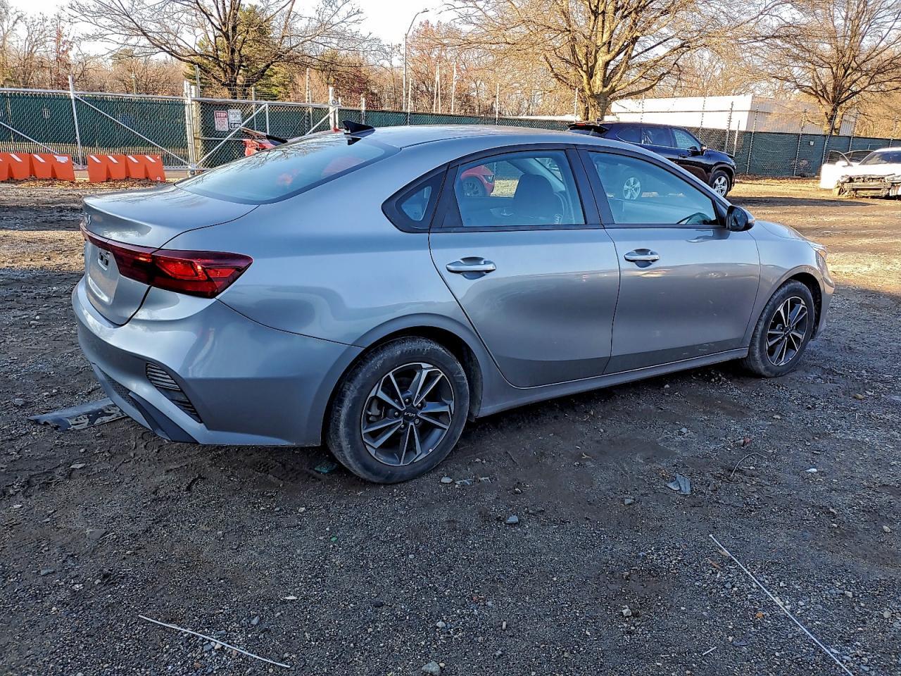 2023 KIA FORTE LXS — Фото 3 из 12