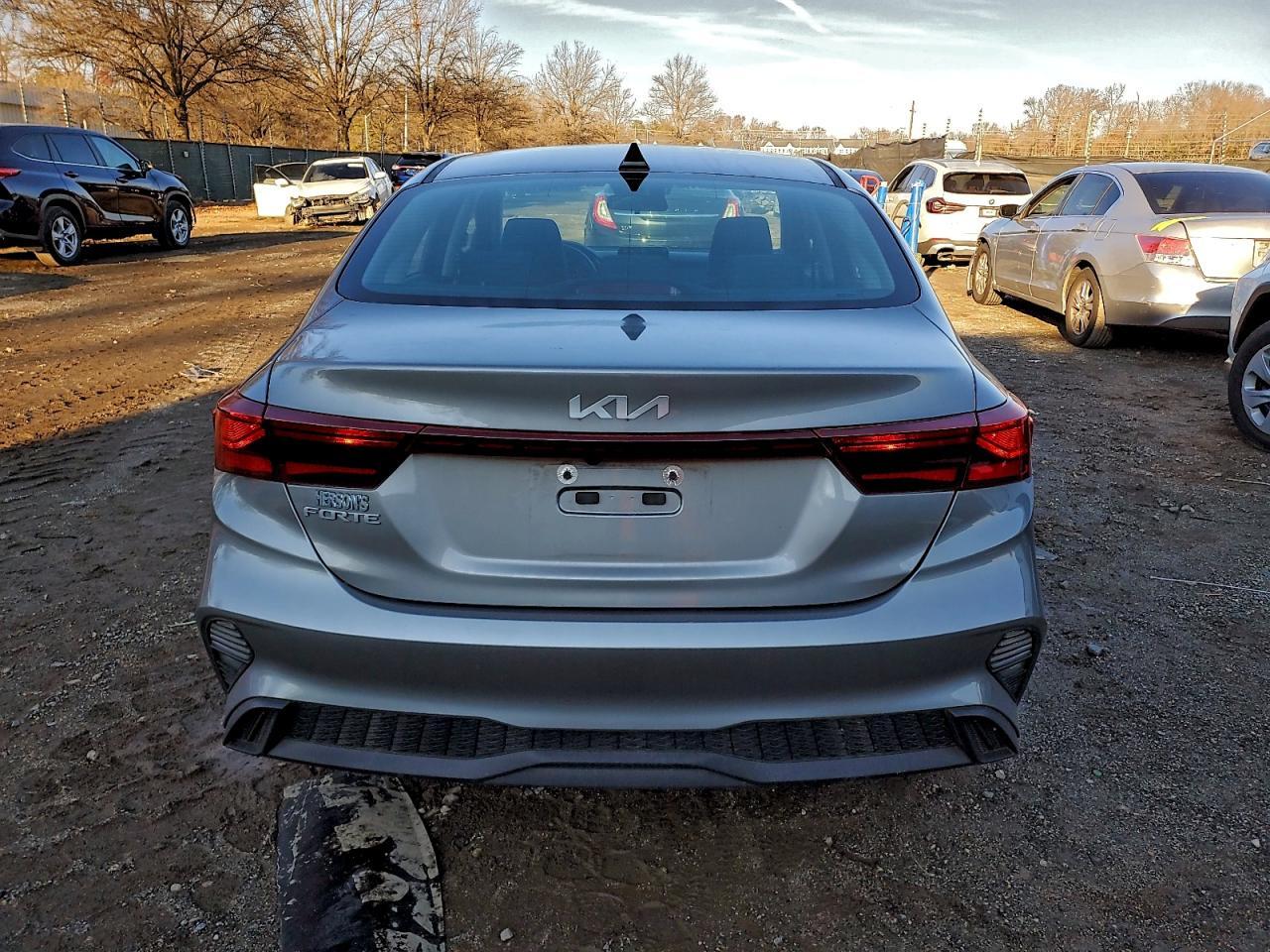 2023 KIA FORTE LXS — Фото 6 из 12