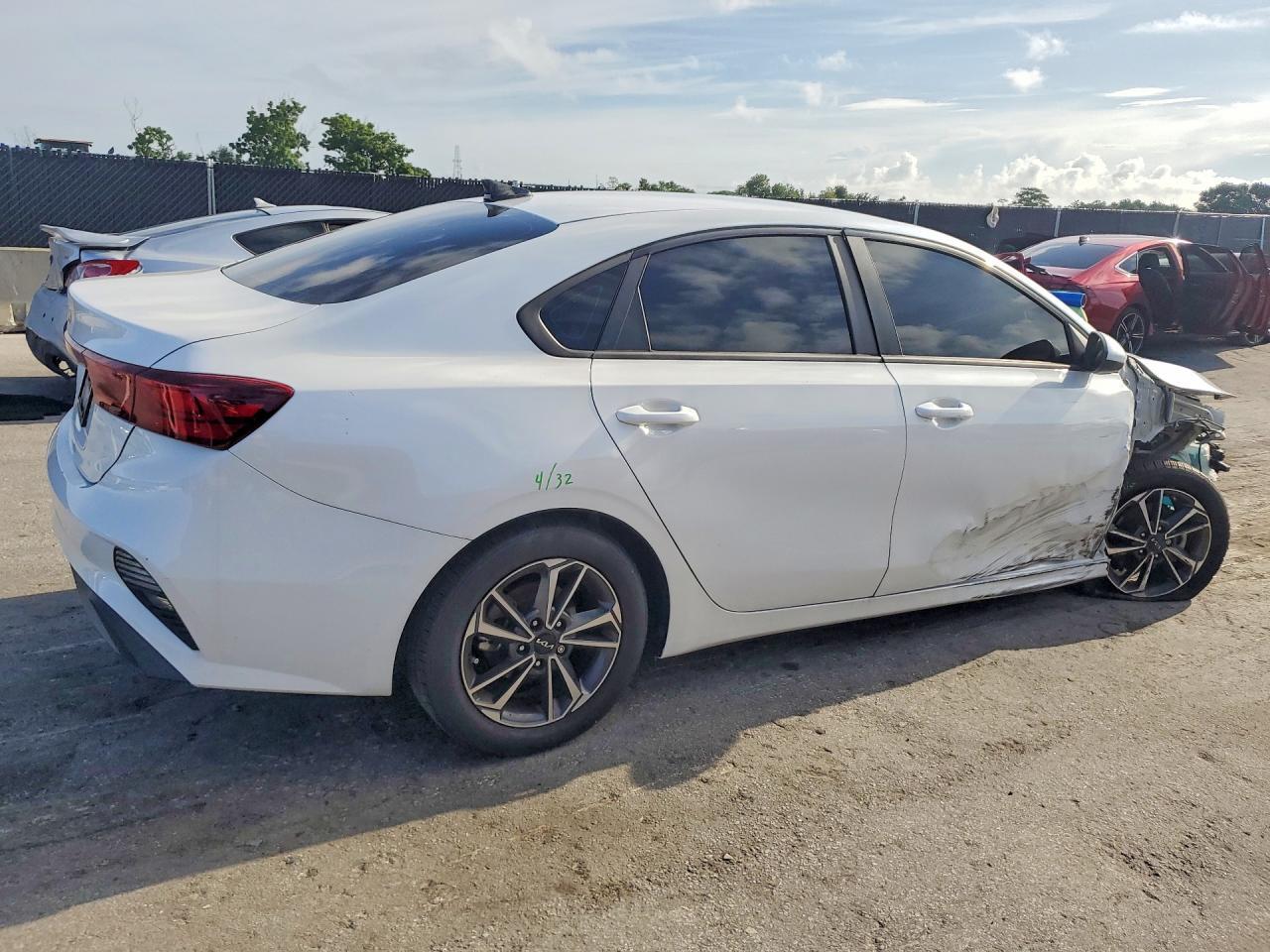 2023 KIA FORTE LXS — Фото 3 из 13