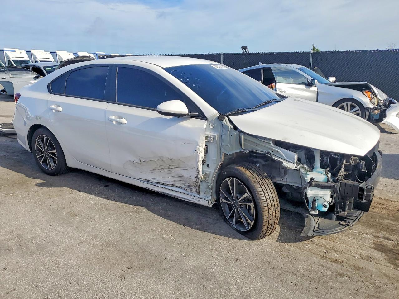 2023 KIA FORTE LXS — Фото 4 из 13