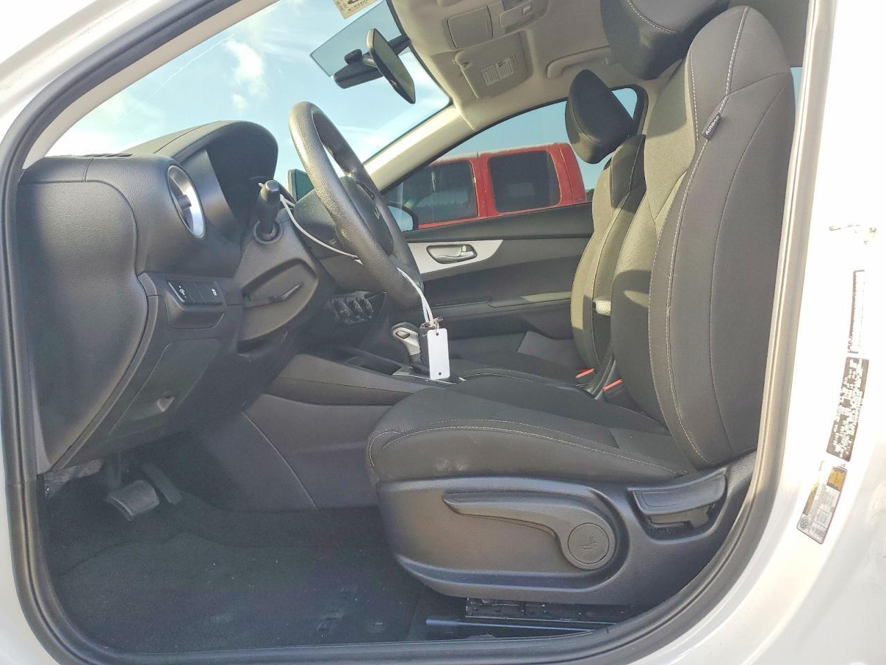 2023 KIA FORTE LXS — Фото 7 из 13