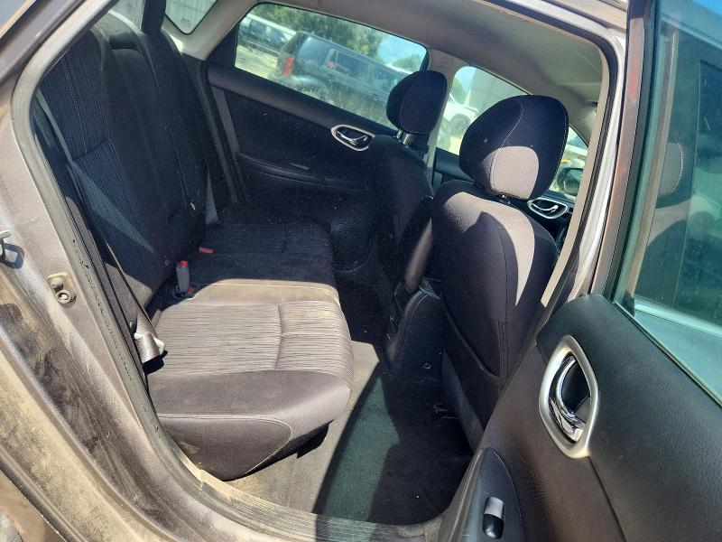 3N1AB7AP7JY264121 2018 NISSAN SENTRA photo no. 10