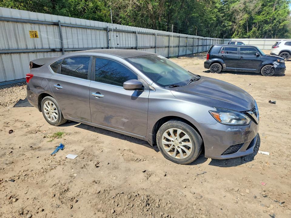 3N1AB7AP7JY264121 2018 NISSAN SENTRA photo no. 4