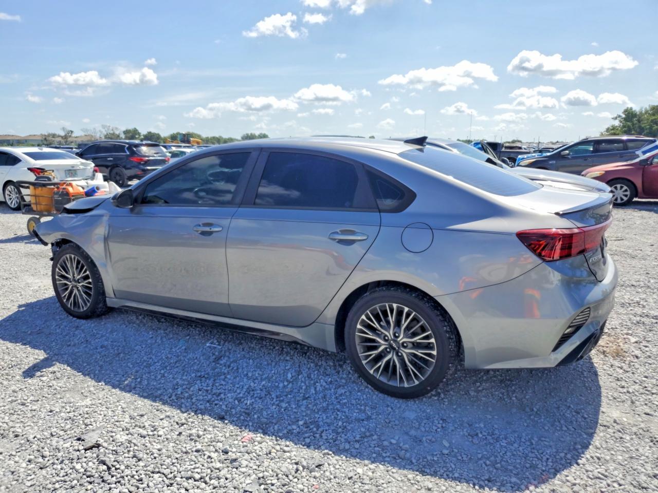 2023 KIA FORTE GT LINE — Фото 2 из 13