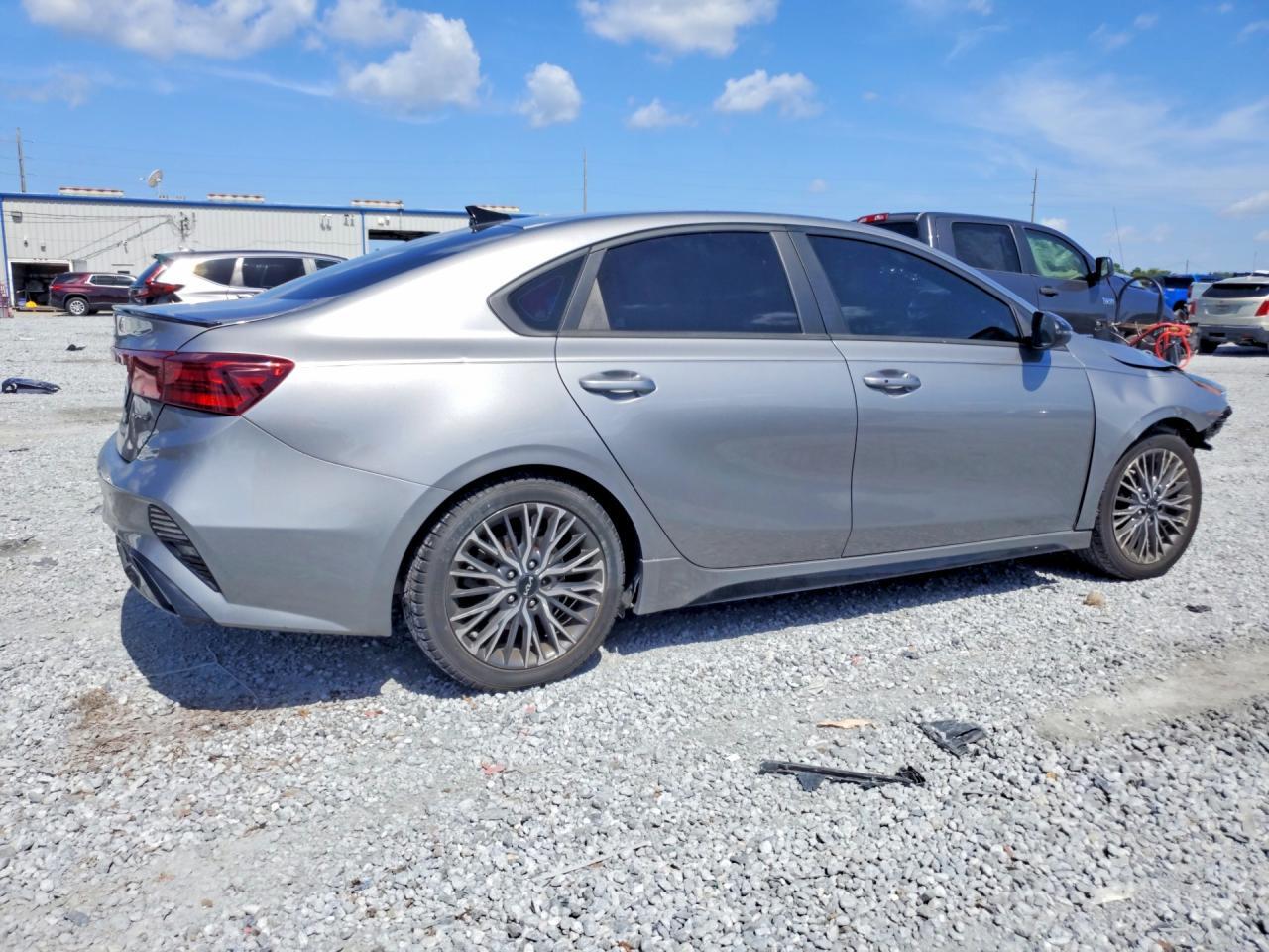 2023 KIA FORTE GT LINE — Фото 3 из 13
