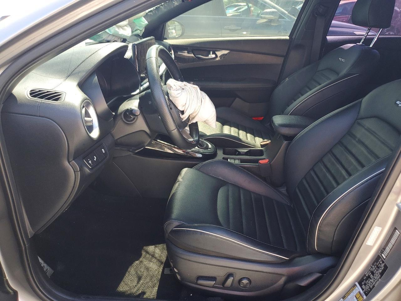 2023 KIA FORTE GT LINE — Фото 7 из 13