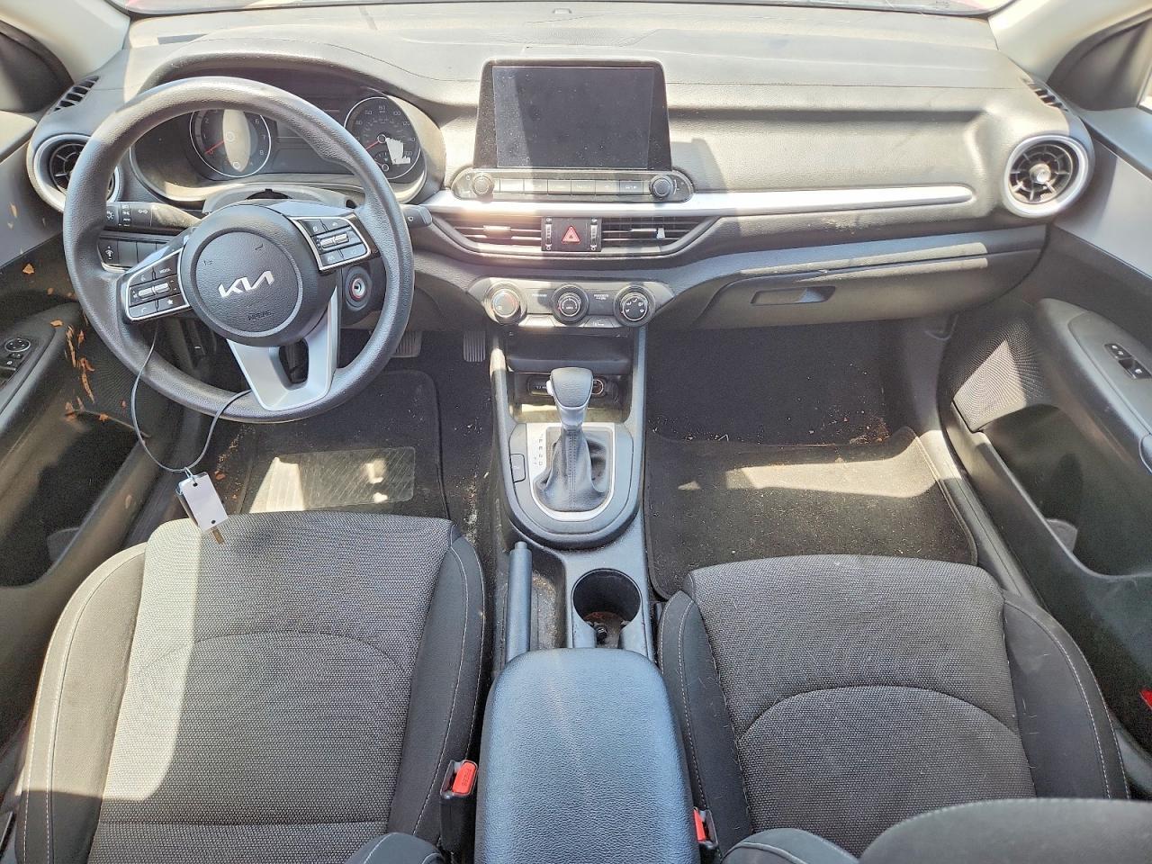 2023 KIA FORTE LXS — Фото 8 из 12