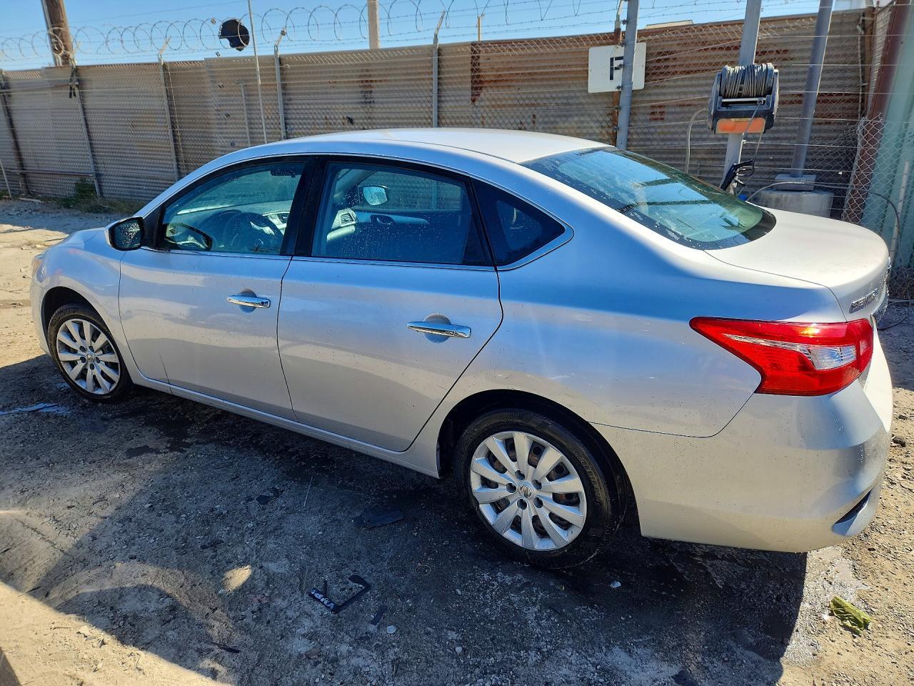 2018 NISSAN SENTRA S — Фото 2 из 12
