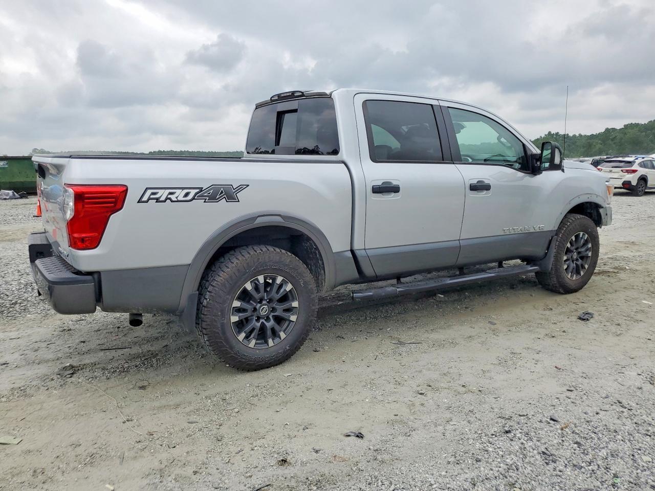 2018 NISSAN TITAN SV/SL/PRO-4X/PLATINUM RESERVE — Фото 3 из 13