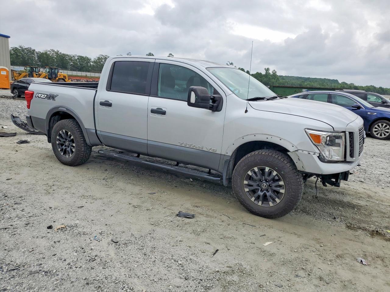 2018 NISSAN TITAN SV/SL/PRO-4X/PLATINUM RESERVE — Фото 4 из 13