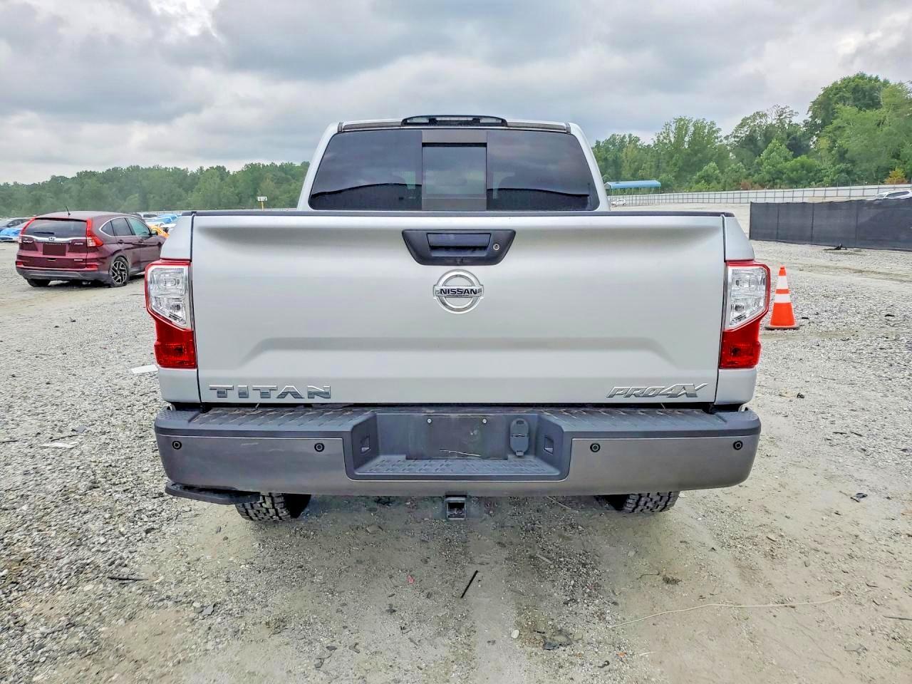 2018 NISSAN TITAN SV/SL/PRO-4X/PLATINUM RESERVE — Фото 6 из 13