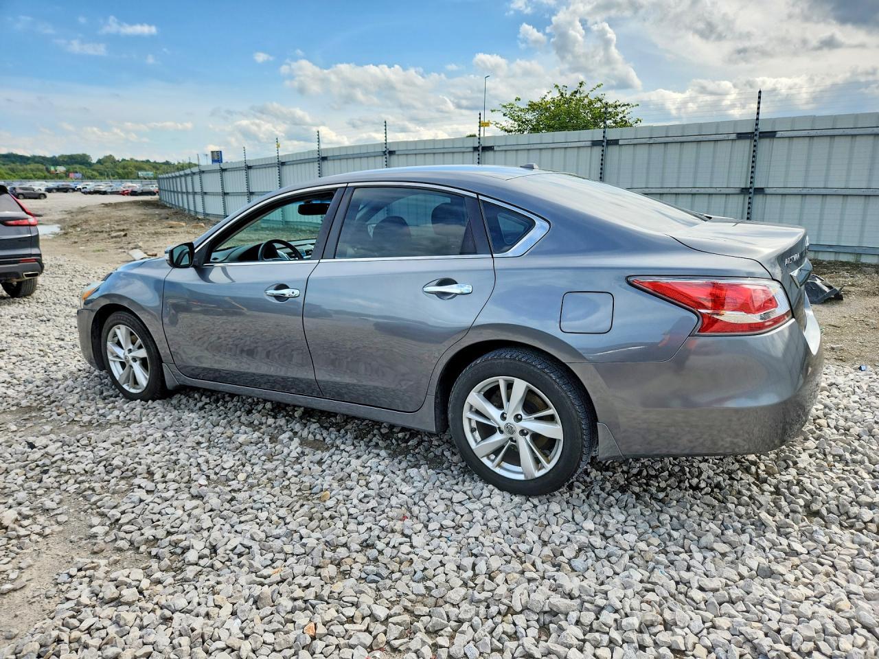 2015 NISSAN ALTIMA 2.5 SV — Фото 2 из 12