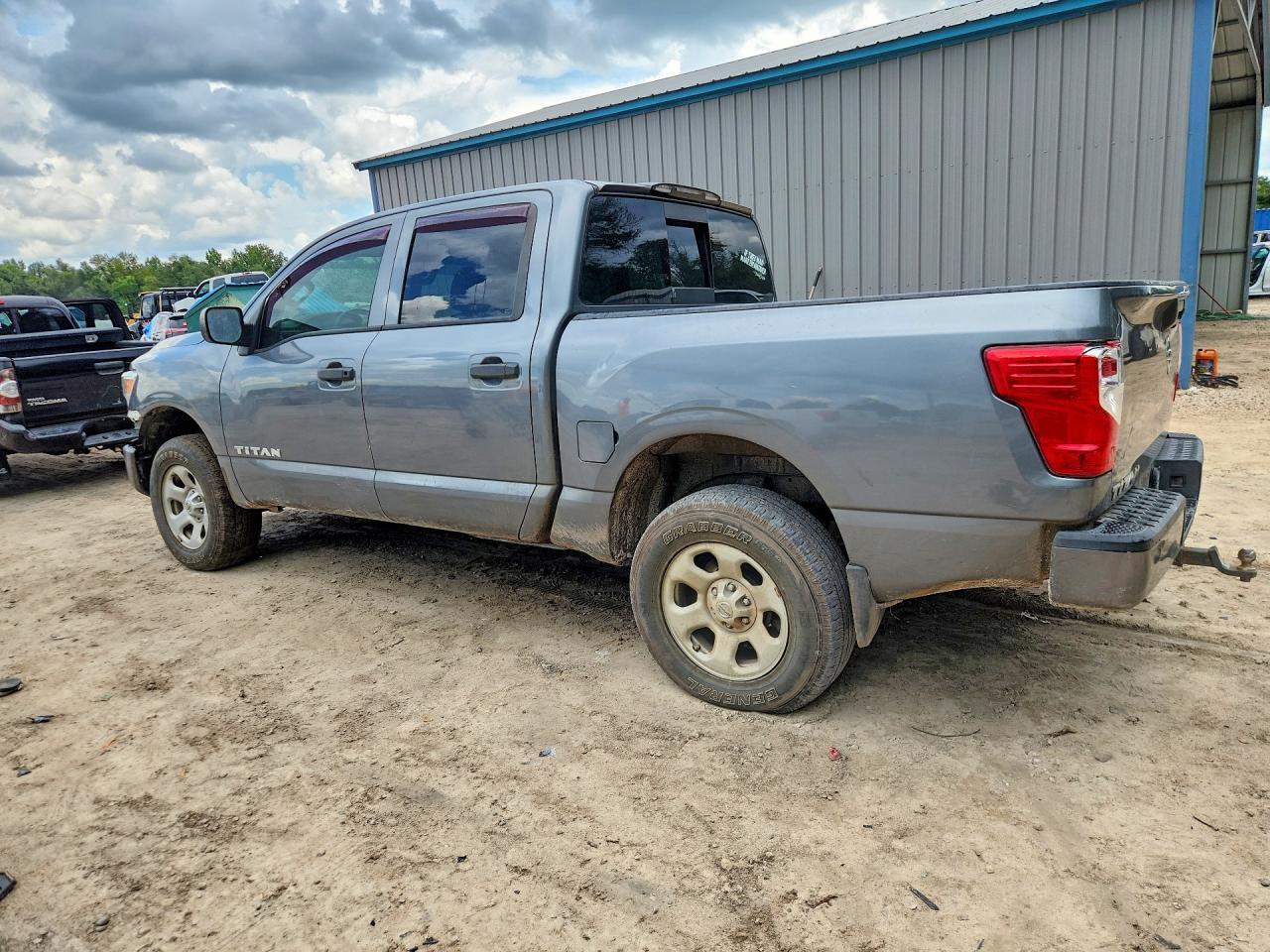 2018 NISSAN TITAN S — Фото 2 из 12