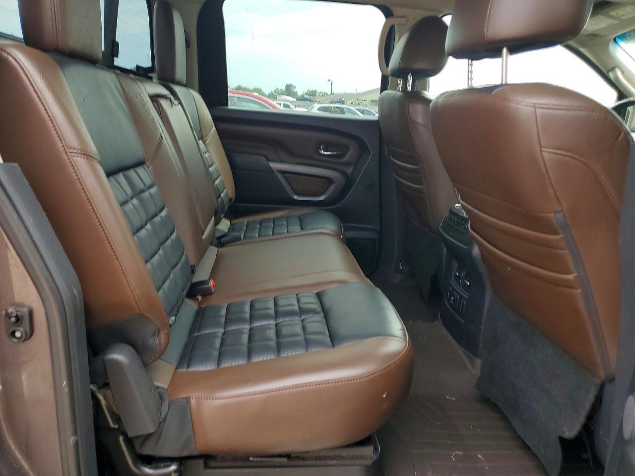 2018 NISSAN TITAN XD PLATINUM RESERVE — Фото 10 из 12