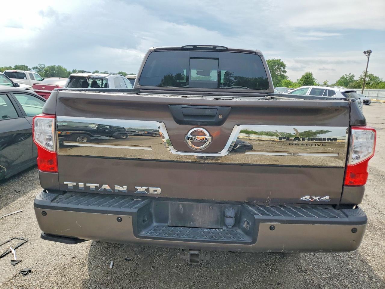 2018 NISSAN TITAN XD PLATINUM RESERVE — Фото 6 из 12