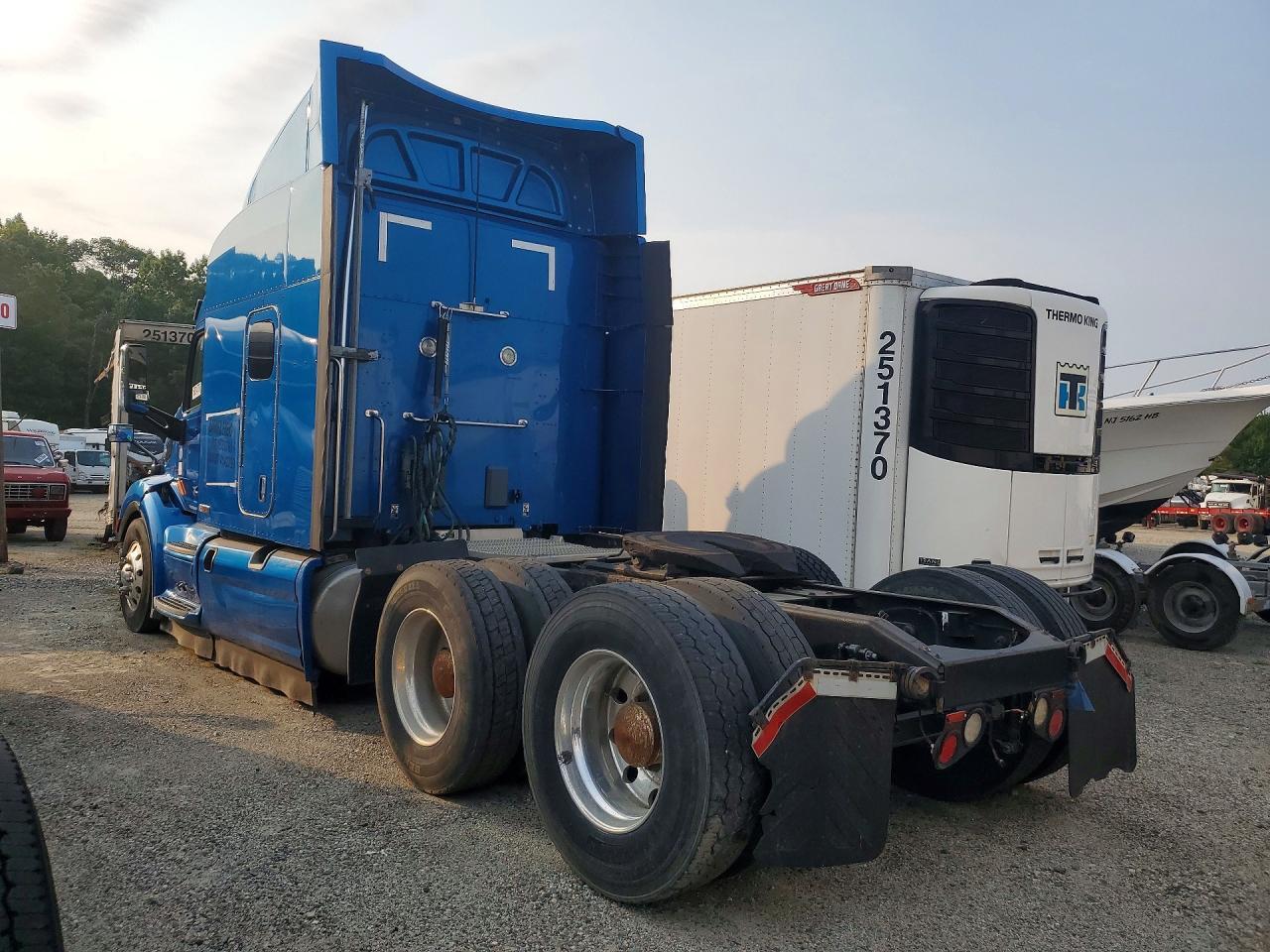 2018 PETERBILT 579 - SEMI TRUCK — Фото 2 из 14