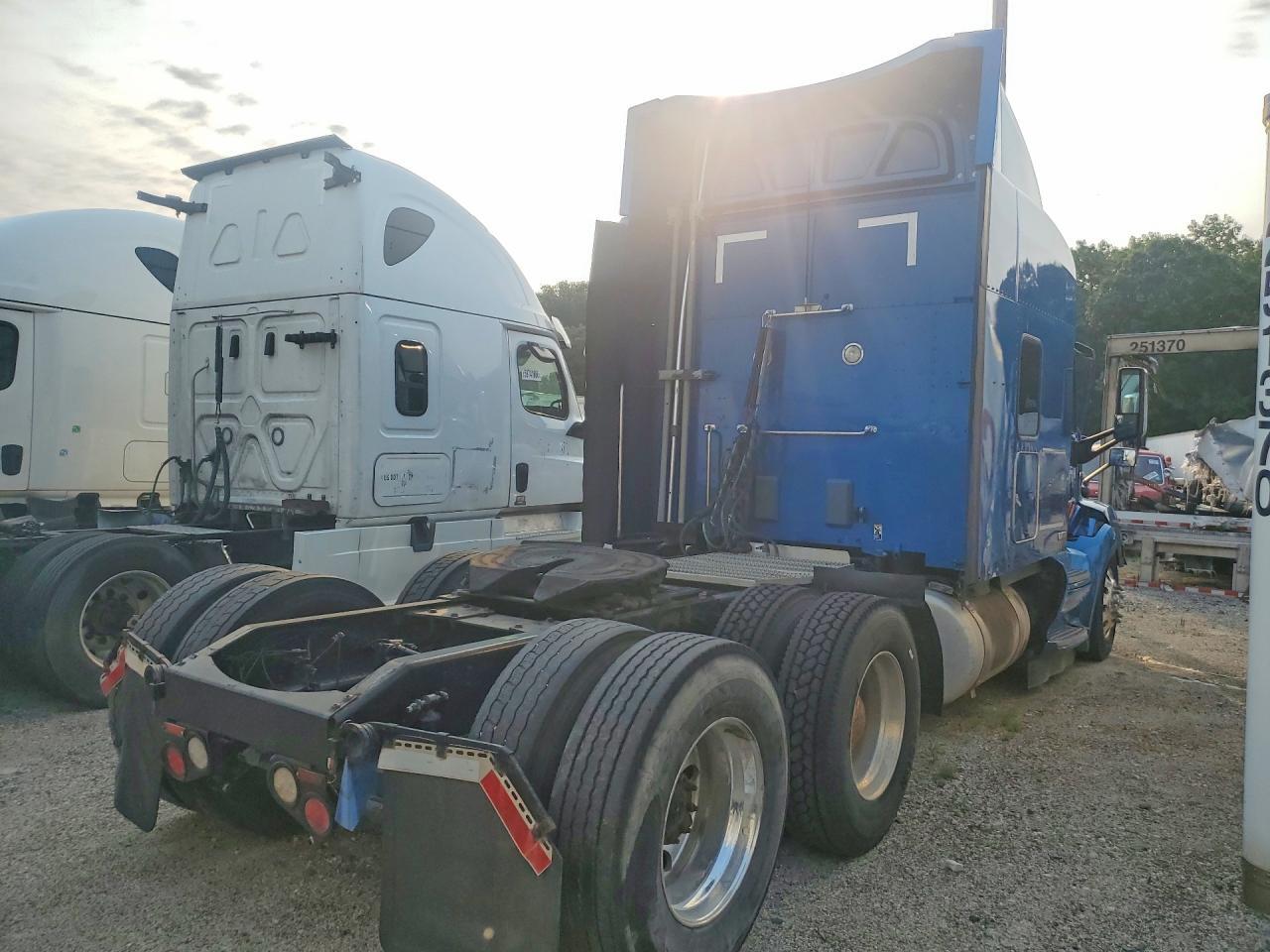 2018 PETERBILT 579 - SEMI TRUCK — Фото 3 из 14