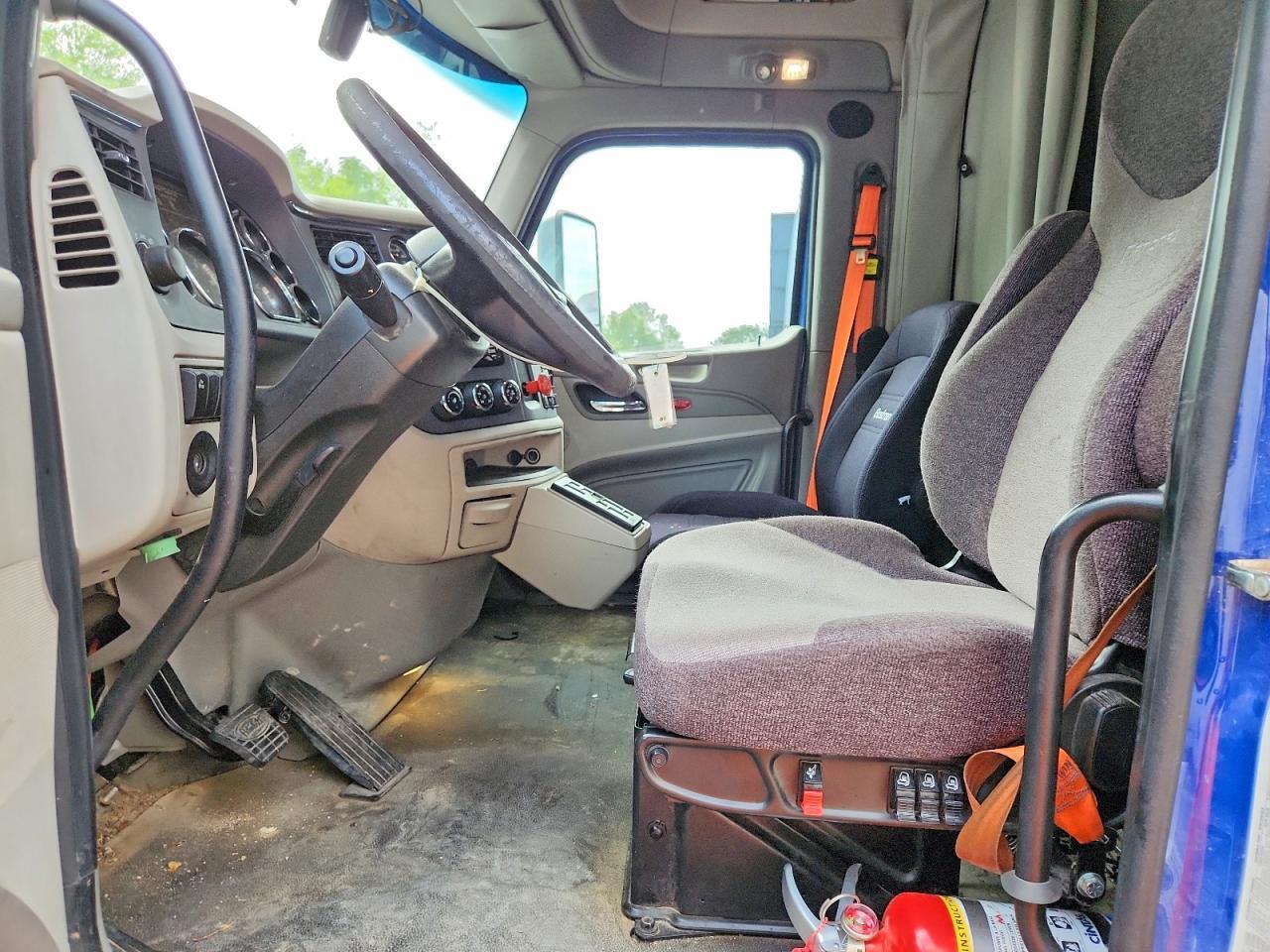 2018 PETERBILT 579 - SEMI TRUCK — Фото 7 из 13