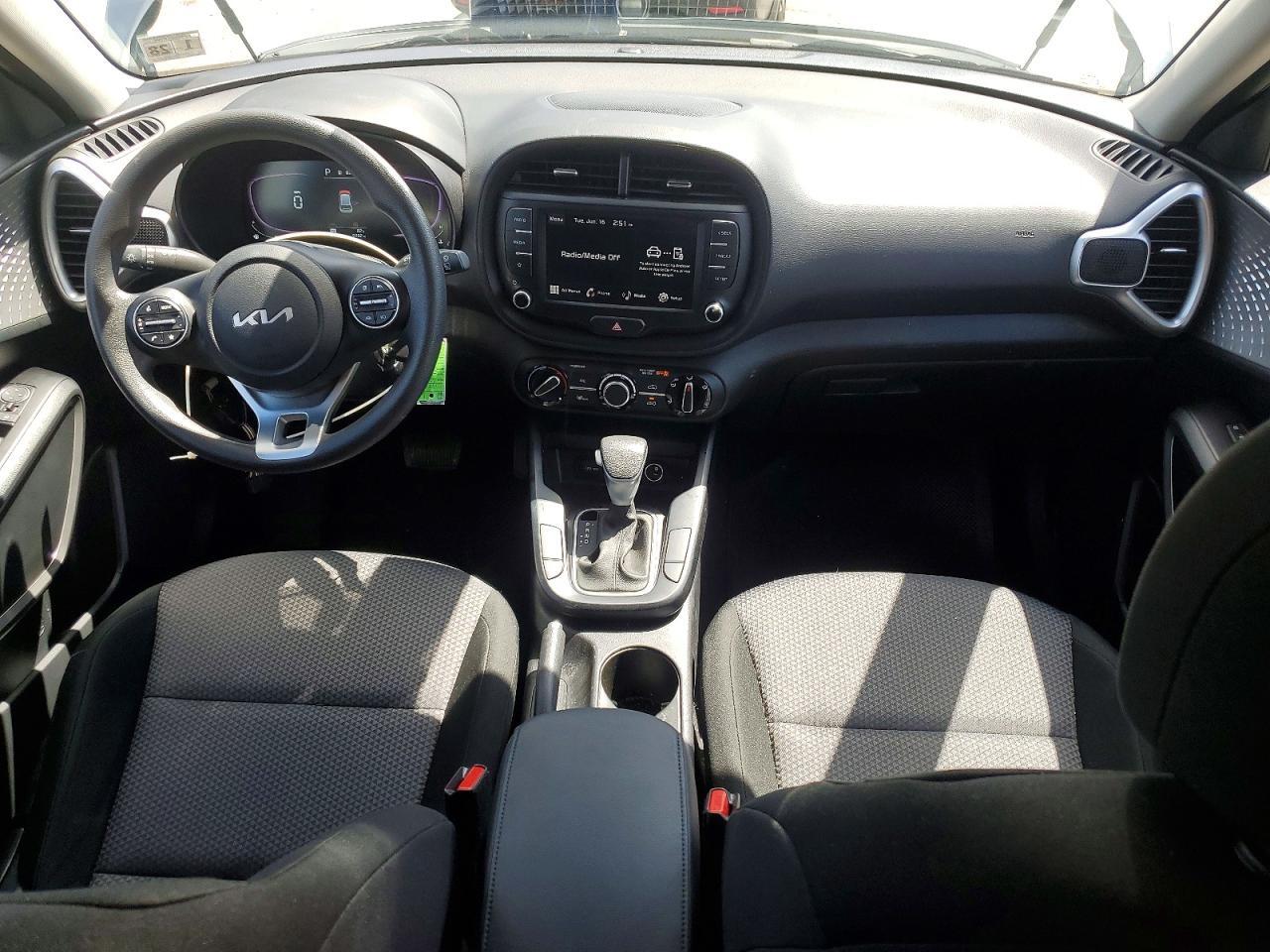 2023 KIA SOUL LX — Фото 8 из 13