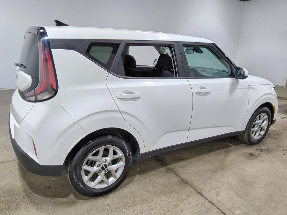 2023 KIA SOUL LX — Фото 3 из 14