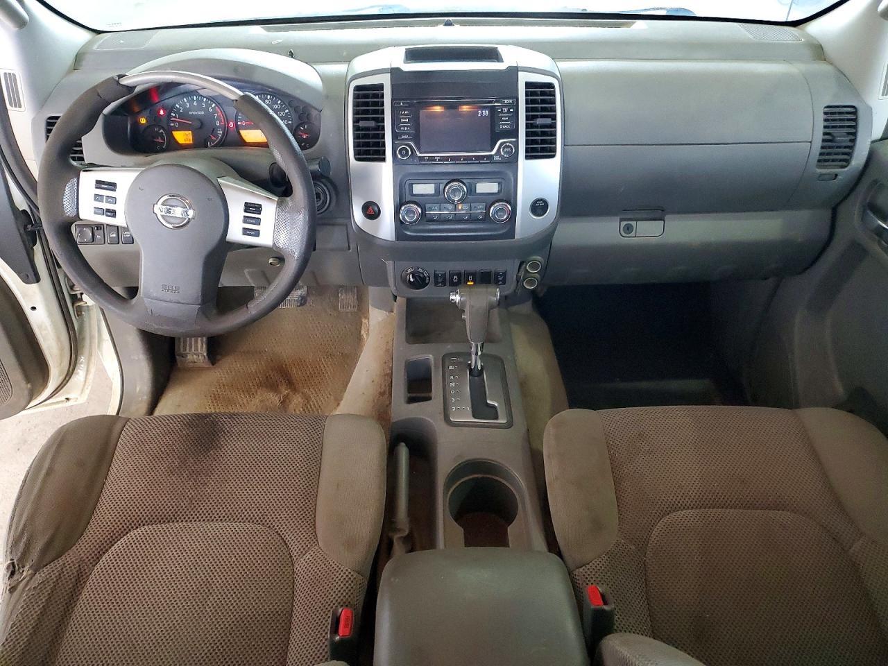 2015 NISSAN FRONTIER SV — Фото 8 из 12