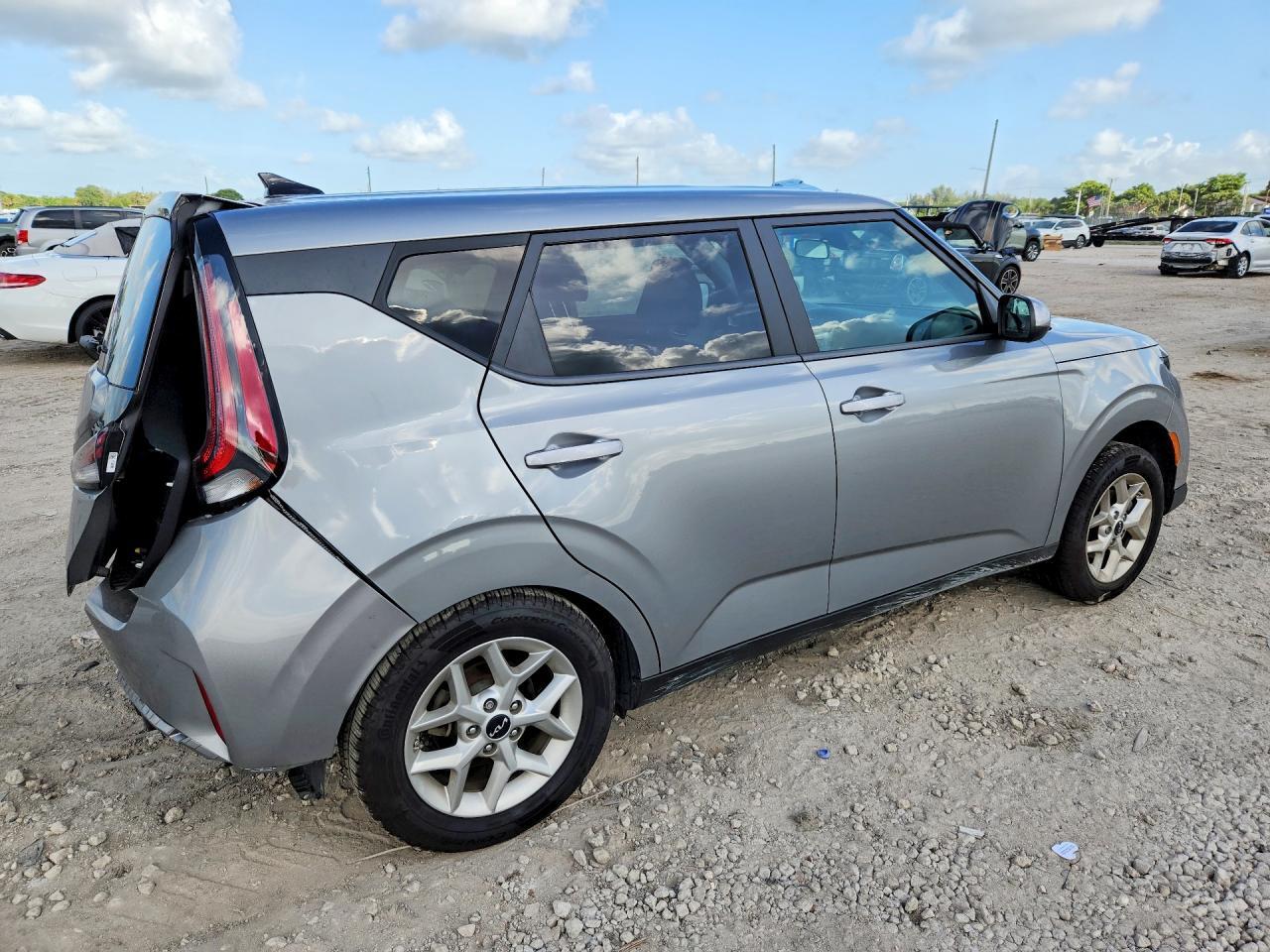 2023 KIA SOUL LX — Фото 3 из 14