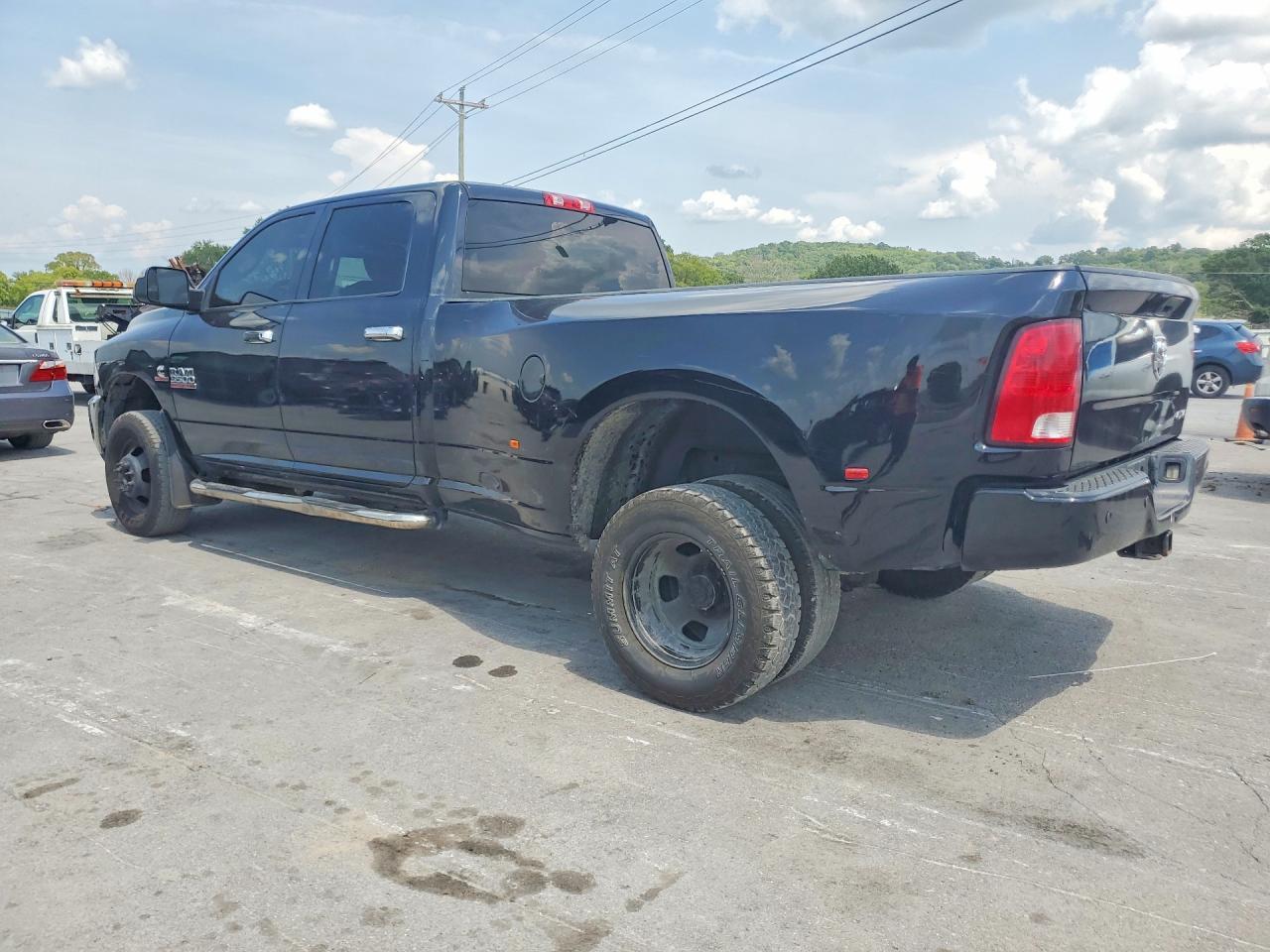 2018 RAM 3500 ST — Фото 2 из 12