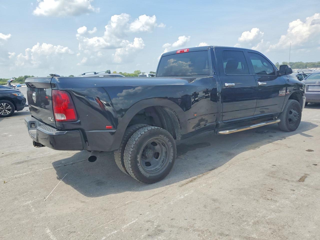 2018 RAM 3500 ST — Фото 3 из 12
