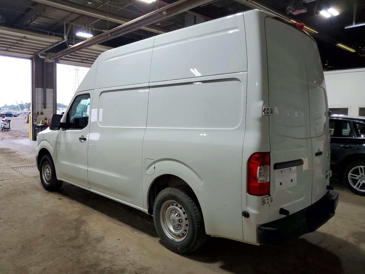 2015 NISSAN NV 2500 — Фото 2 из 13