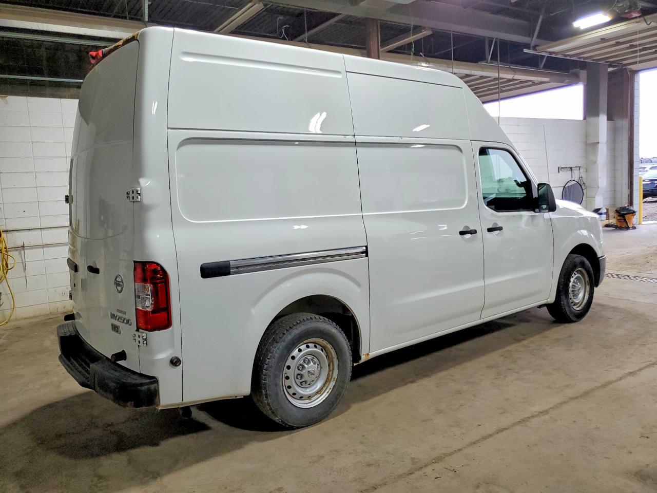 2015 NISSAN NV 2500 — Фото 3 из 13