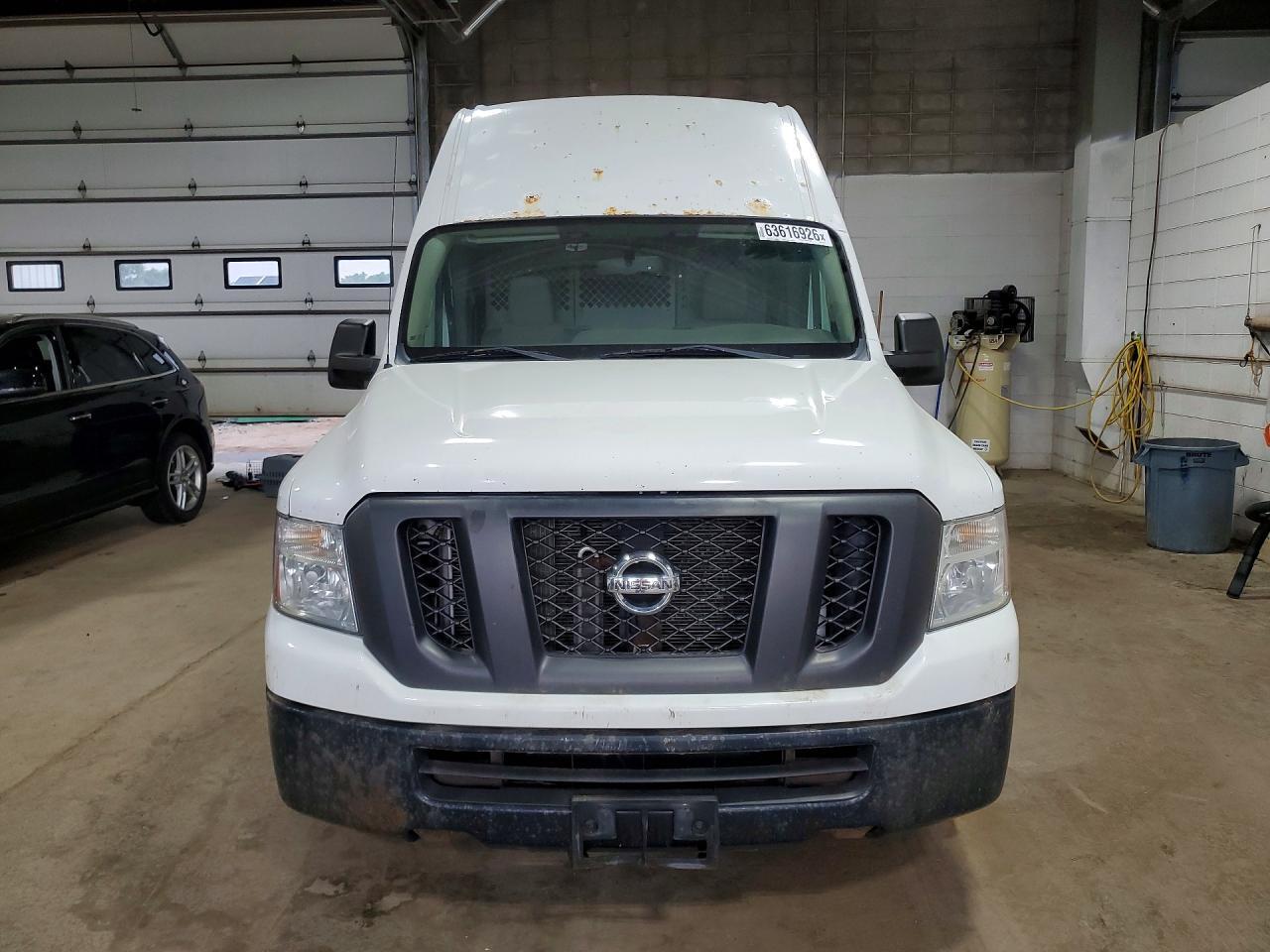 2015 NISSAN NV 2500 — Фото 5 из 13