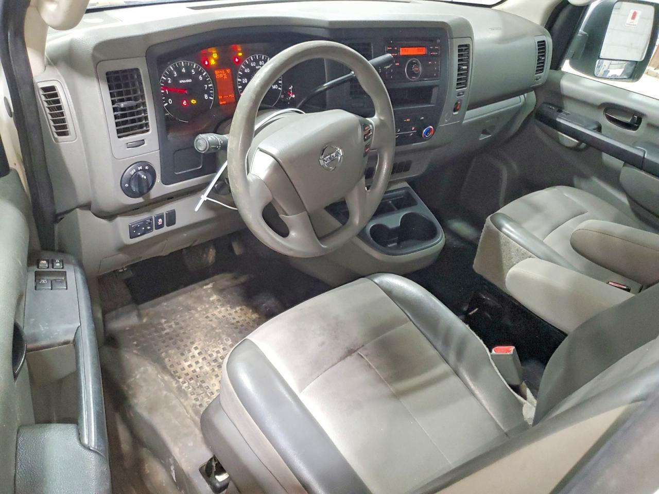 2015 NISSAN NV 2500 — Фото 8 из 13